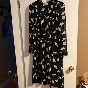 Nipon Boutique vintage Black and ivory Floral Dress wbuttons to waist pleated 12